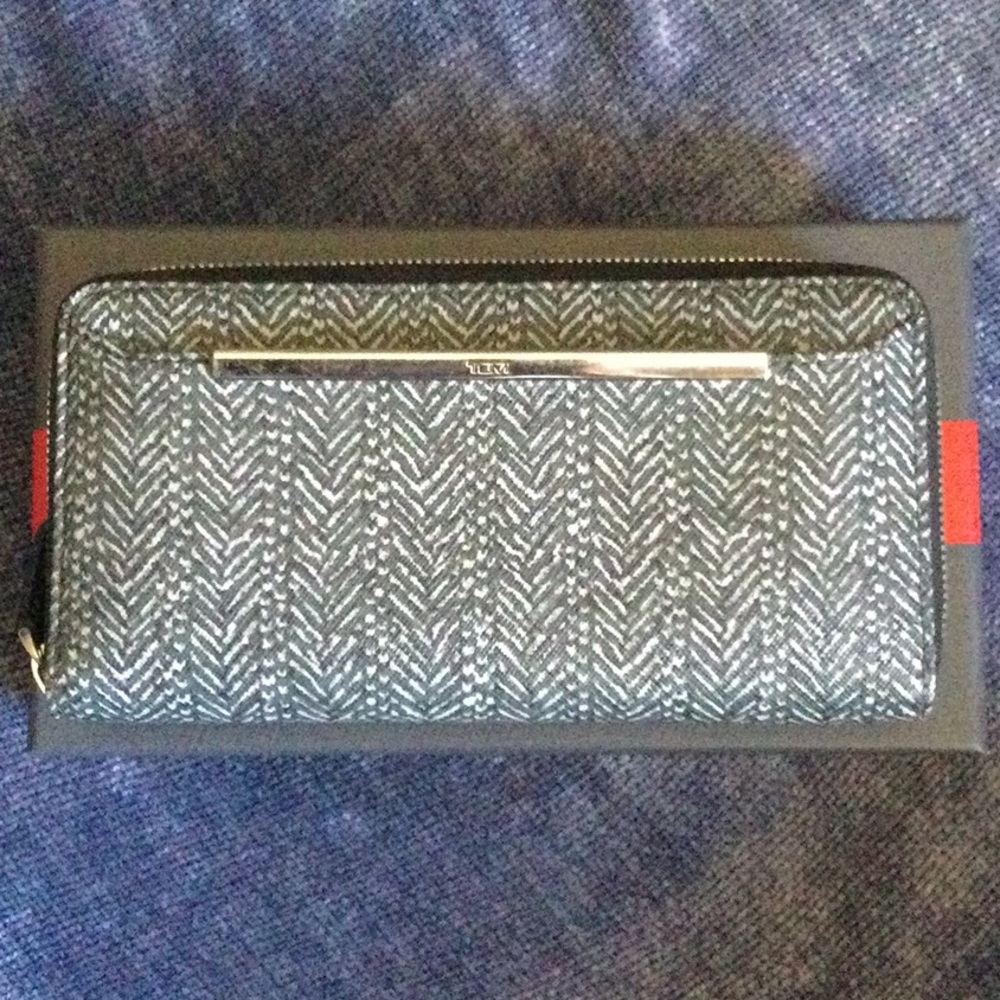 TUMI CONTINENTAL ZIP WALLET